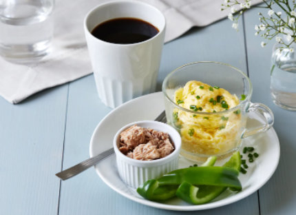 revuelto en taza de café desayuno fitness